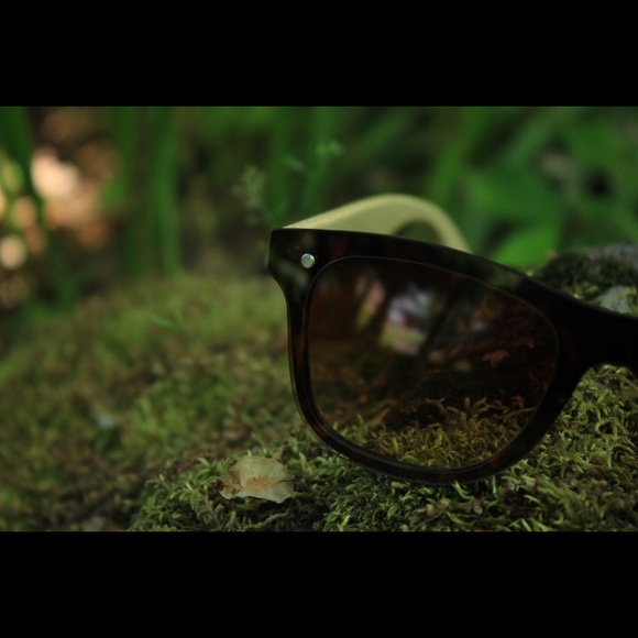 Handmade bamboo sunglasses with UV400 lenses. - Picture 6 of 7